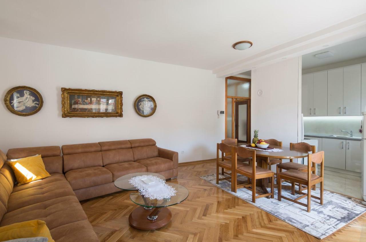 Lovely 2bedroom In Heart Of Old Town Apartman *